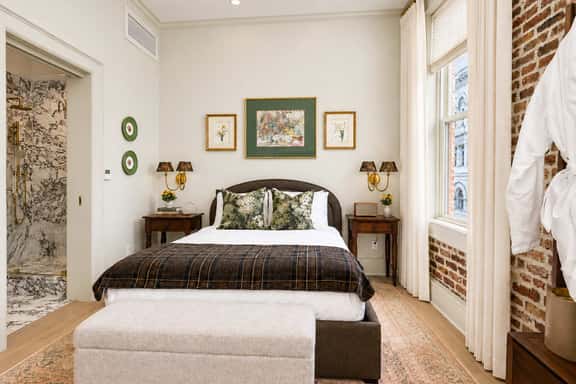 Grandma's Room at Keystone | Downtown Savannah - Image 1