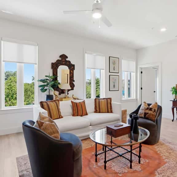 The Jardin Azalea Suite | Near Downtown - Image 1