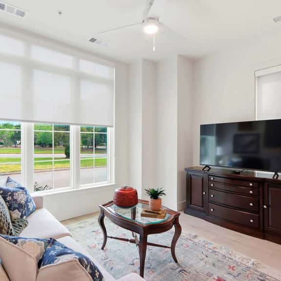 The Jardin Tulip Suite | Near Downtown - Image 1
