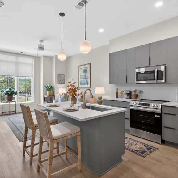 The Jardin Fern Suite | Near Downtown - Image 1