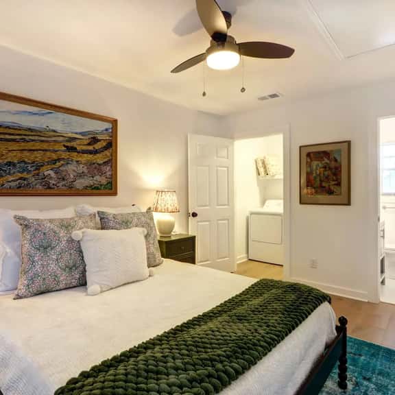 Cozy 1BR/1BA Carriage House in Historic Savannah - Image 1