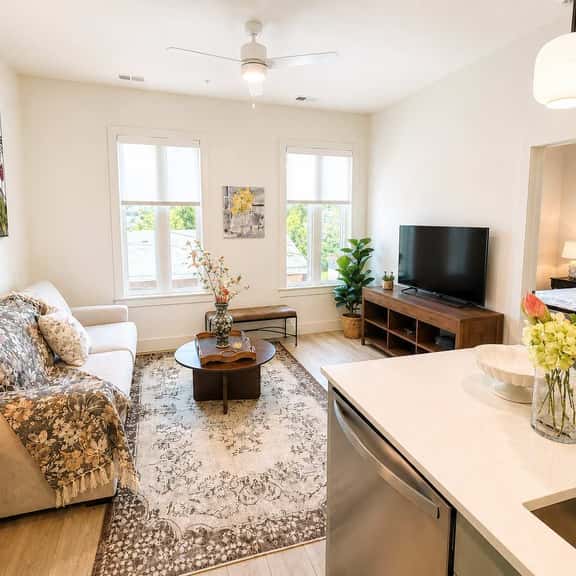 The Jardin Rose Suite | Near Downtown - Image 1