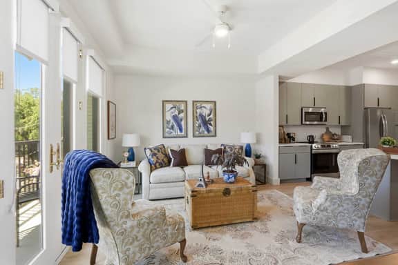The Jardin Wisteria Suite | Near Downtown - Image 2