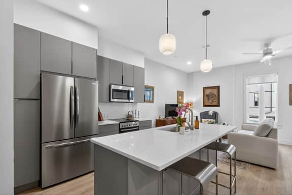 The Jardin Lavender Suite | Near Downtown - Image 4