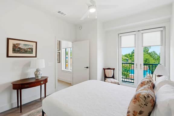 The Jardin Azalea Suite | Near Downtown - Image 5