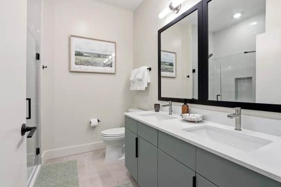 The Jardin Cedar Suite | Near Downtown - Image 5