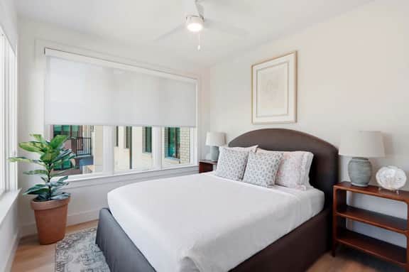The Jardin Cedar Suite | Near Downtown - Image 4