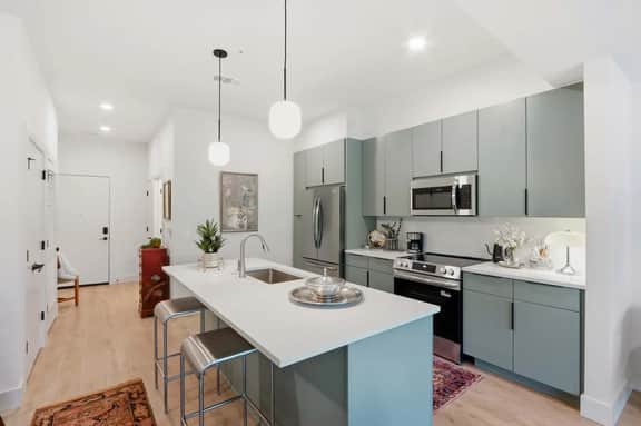 The Jardin Cedar Suite | Near Downtown - Image 3