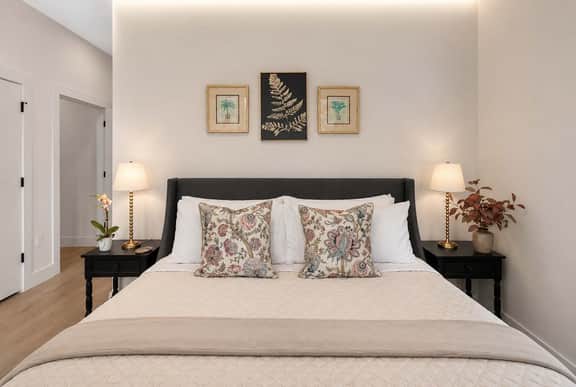 The Jardin Camellia Suite | Near Downtown - Image 2