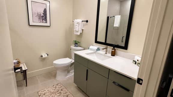 The Jardin Clover Suite | Near Downtown - Image 5