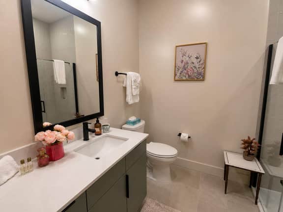 The Jardin Petal Suite | Near Downtown - Image 5