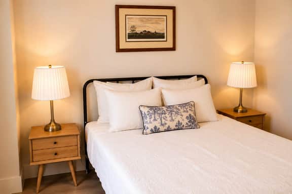 The Jardin Heather Suite | Near Downtown - Image 5
