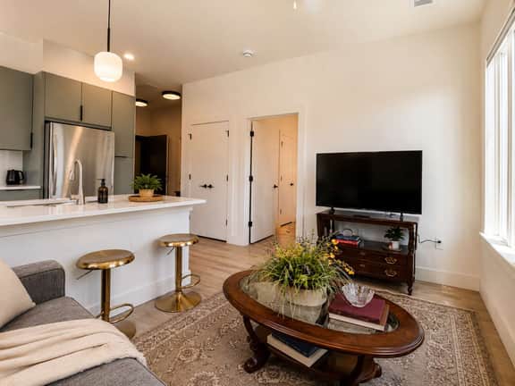 The Jardin Meadow Suite | Near Downtown - Image 5