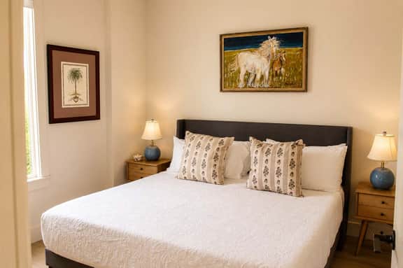 The Jardin Laurel Suite | Near Downtown - Image 4