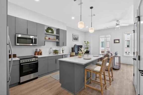 The Jardin Clover Suite | Near Downtown - Image 3