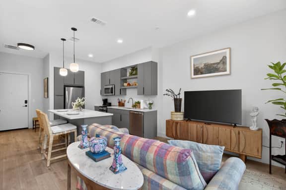 The Jardin Clover Suite | Near Downtown - Image 2