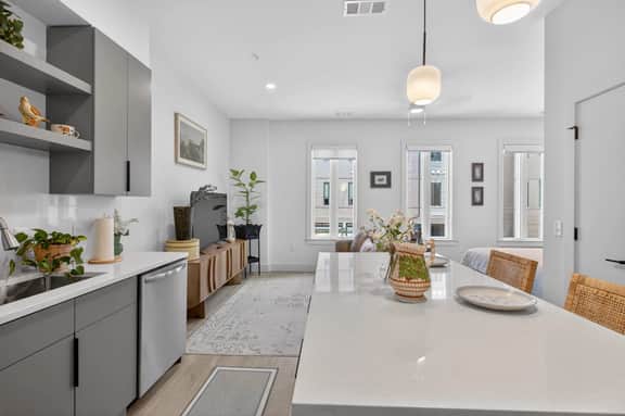 The Jardin Clover Suite | Near Downtown - Image 5