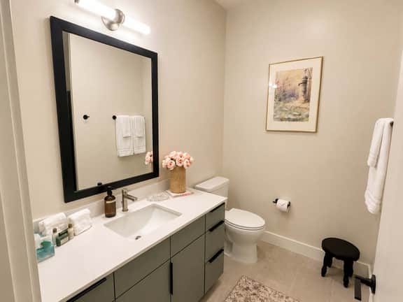 The Jardin Blossom Suite | Near Downtown - Image 5