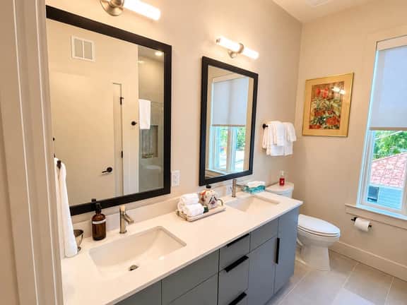 The Jardin Sage Suite | Near Downtown - Image 5