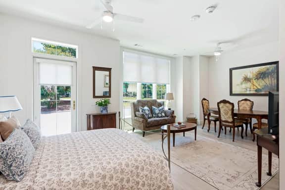 The Jardin Myrtle Suite | Near Downtown - Image 5