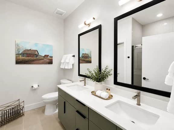 The Jardin Sunflower Suite | Near Downtown - Image 5
