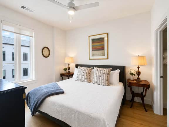 The Jardin Sunflower Suite | Near Downtown - Image 4