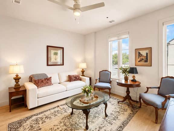 The Jardin Sunflower Suite | Near Downtown - Image 3