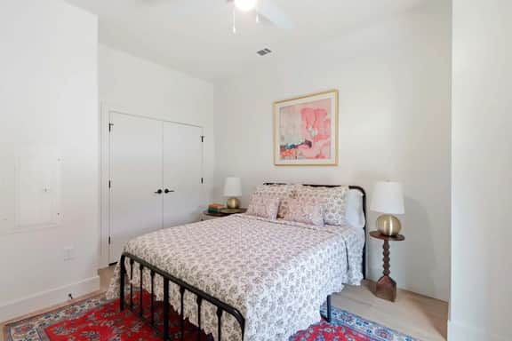 The Jardin Tulip Suite | Near Downtown - Image 4