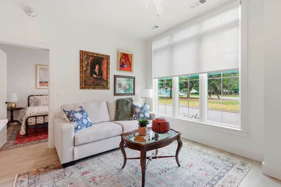 The Jardin Tulip Suite | Near Downtown - Image 3