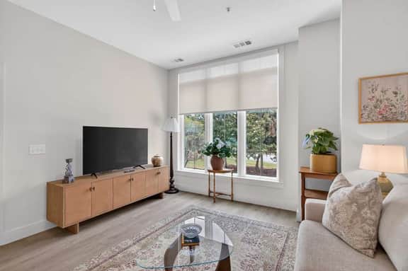 The Jardin Fern Suite | Near Downtown - Image 3