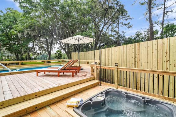 Lakeside Talahi Retreat: 5BR+Apt | Pool & Hot Tub - Image 4
