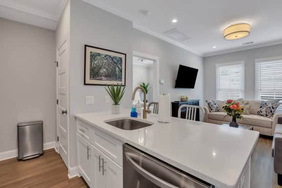 De Luxe Chalet Near Forsyth Park - Image 4