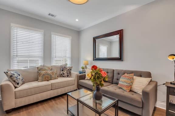 De Luxe Chalet Near Forsyth Park - Image 3