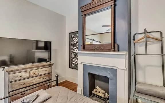 Home In South Historic District with Hot Tub - Image 5
