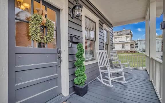 Home In South Historic District with Hot Tub - Image 2