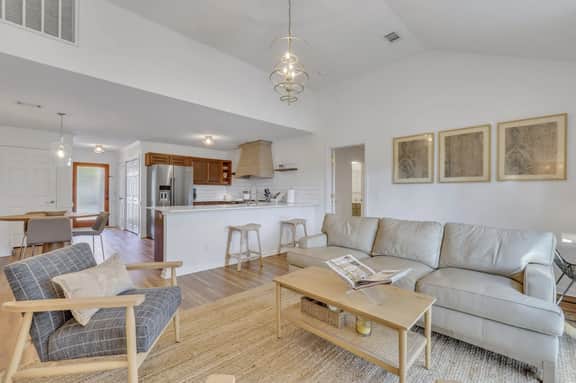 Magnolia Escape – Modern Comfort Near Savannah - Image 3