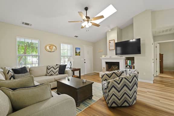 Island Oaks - your perfect Savannah escape! - Image 4