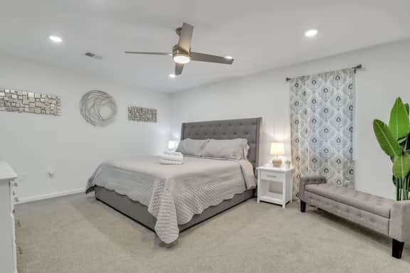 Restful Haven Near Savannah - King Bed - Image 2