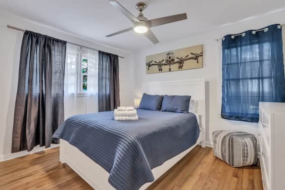 Restful Haven Near Savannah - King Bed - Image 5