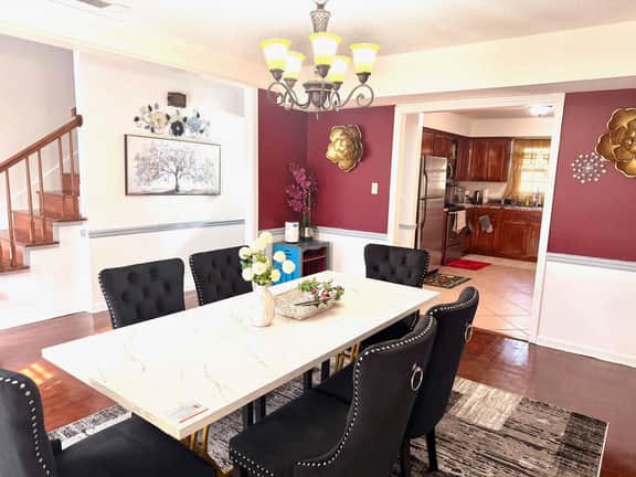 Oak Leaf Retreat | Spacious Family Home near GSU - Image 3