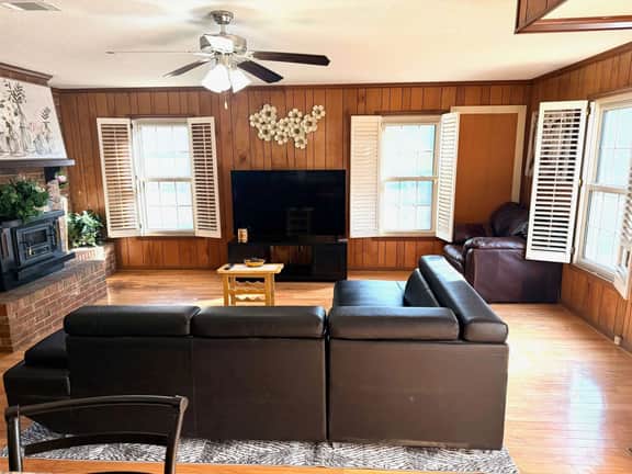 Oak Leaf Retreat | Spacious Family Home near GSU - Image 2