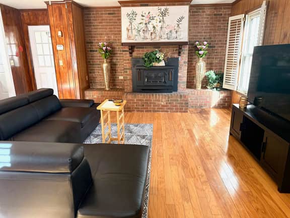 Oak Leaf Retreat | Spacious Family Home near GSU - Image 4