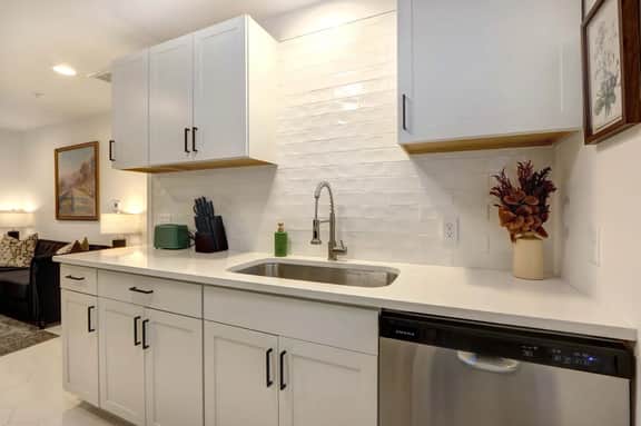 Cozy 1BR/1BA Carriage House in Historic Savannah - Image 2
