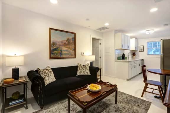 Cozy 1BR/1BA Carriage House in Historic Savannah - Image 3