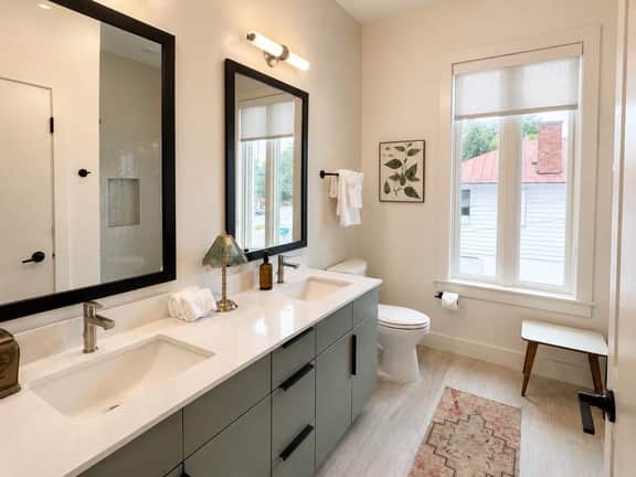 The Jardin Daisy Suite | Near Downtown - Image 5