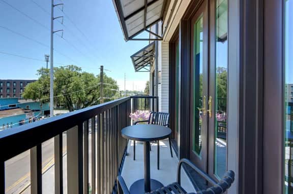The Jardin Elm Suite | Near Downtown - Image 4