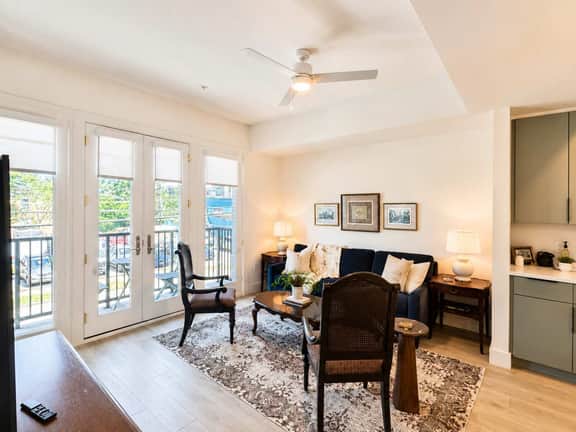 The Jardin Elm Suite | Near Downtown - Image 5