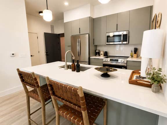 The Jardin Birch Suite | Near Downtown - Image 3