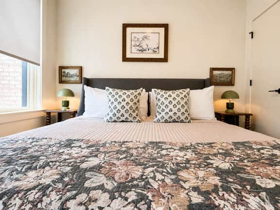 The Jardin Briar Suite | Near Downtown - Image 3
