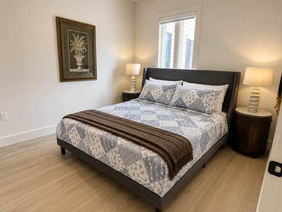 The Jardin Iris Suite | Near Downtown - Image 2